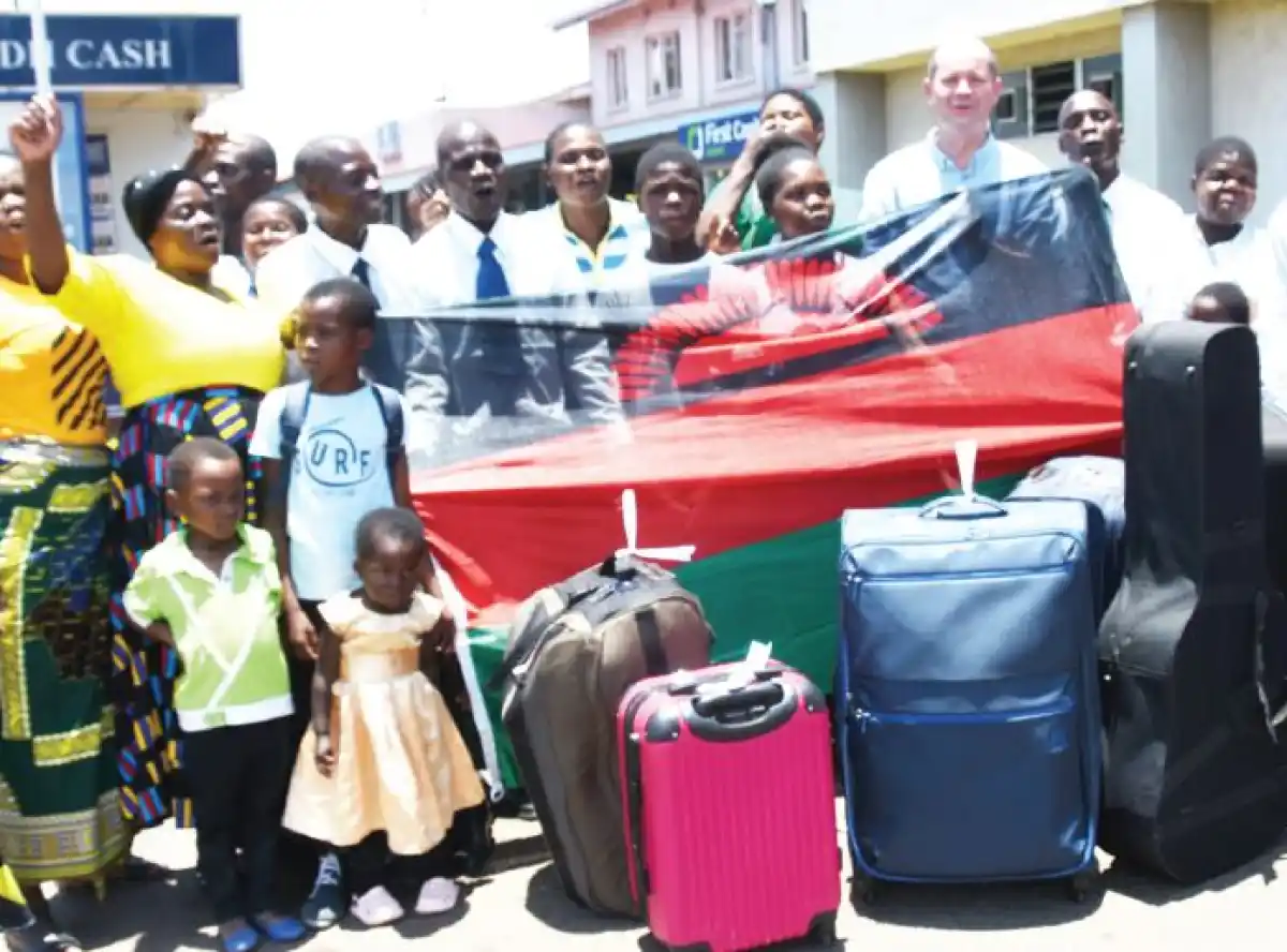 Kasambwe flies to America-Malawi Musik