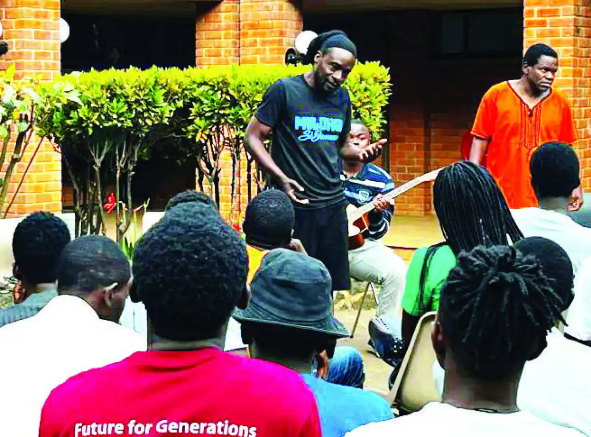 Paliani jams with Unima students-Malawi Musik